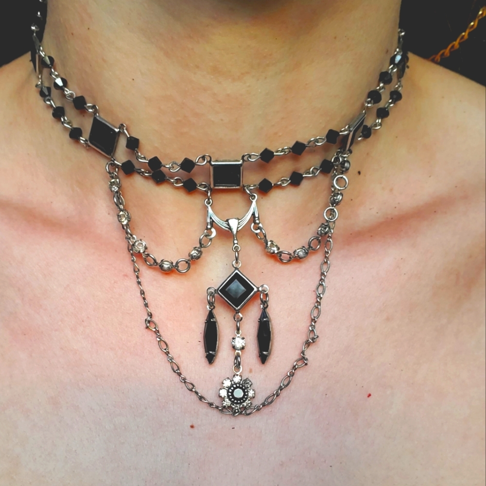 Laura Vogel beautiful vintage dangle choker